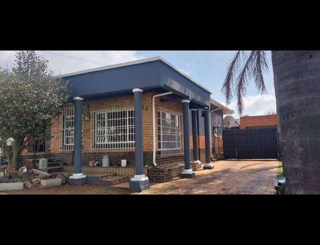 3 BEDROOM HOUSE FOR SALE IN HOMESTEAD